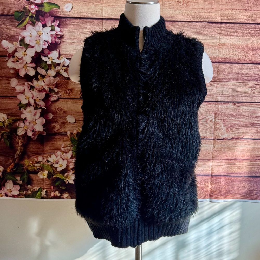 KIKIT Black Faux Fur Sweater Vest Size Large Zip Front Knit Sleeveless Jacket
